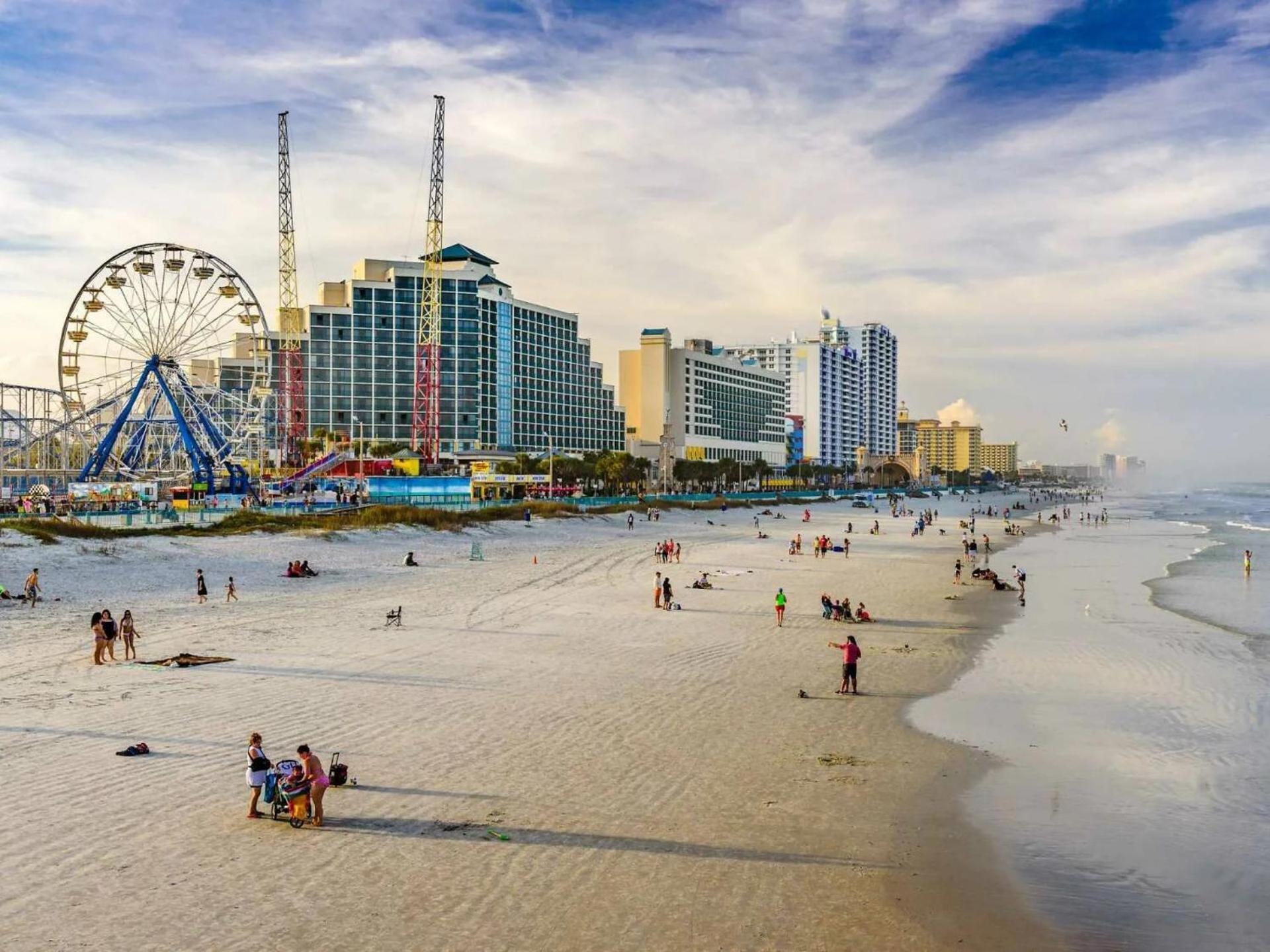 Open For 2025 Speedweeks Daytona 500 - Beachfront Studio - Private Balcony With Ocean View - Pool - Hot Tub - Tiki Bar - Sauna Lejlighedshotel Daytona Beach Eksteriør billede