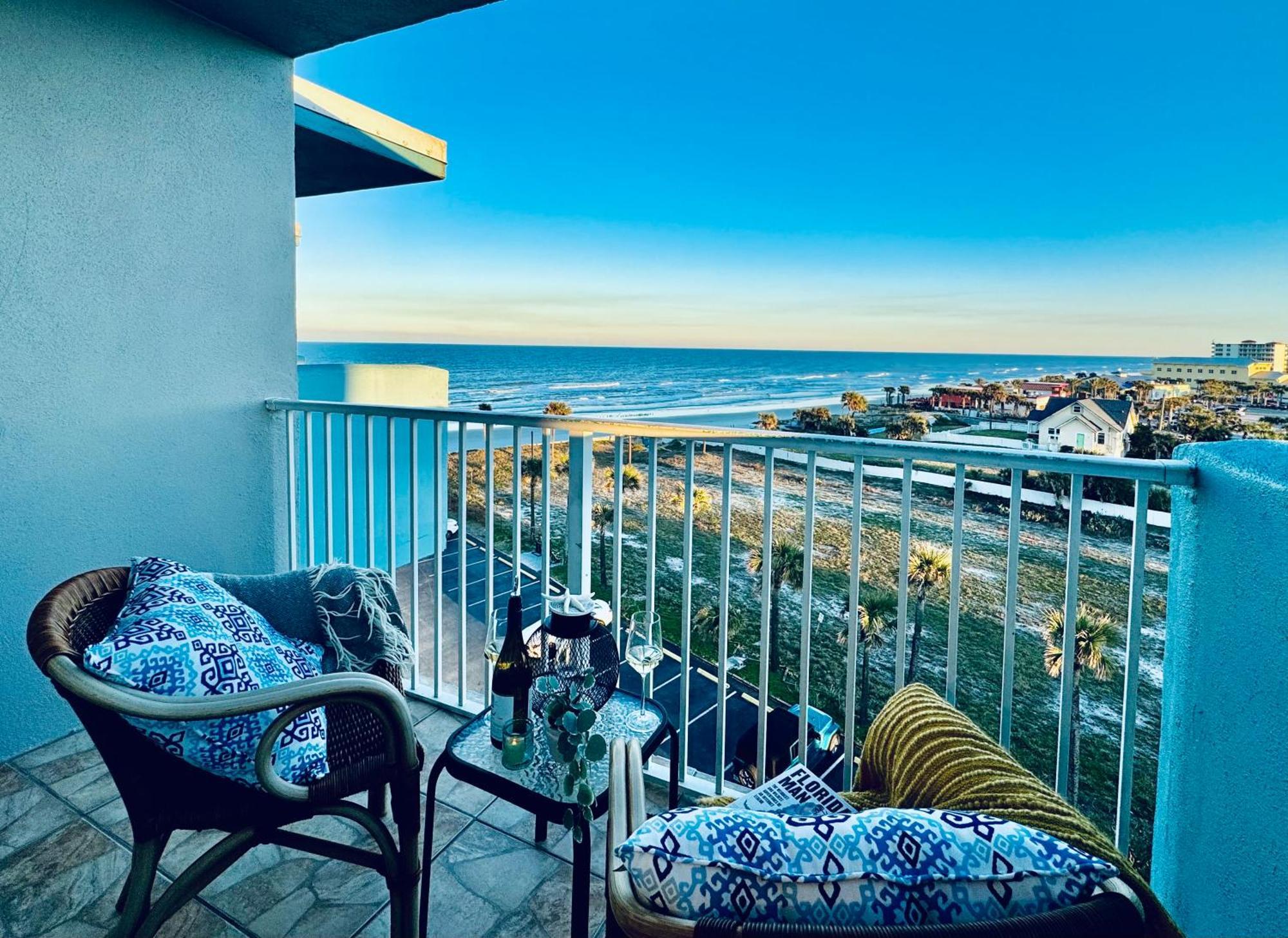 Open For 2025 Speedweeks Daytona 500 - Beachfront Studio - Private Balcony With Ocean View - Pool - Hot Tub - Tiki Bar - Sauna Lejlighedshotel Daytona Beach Eksteriør billede